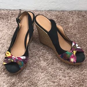 Sling back patterned wedges